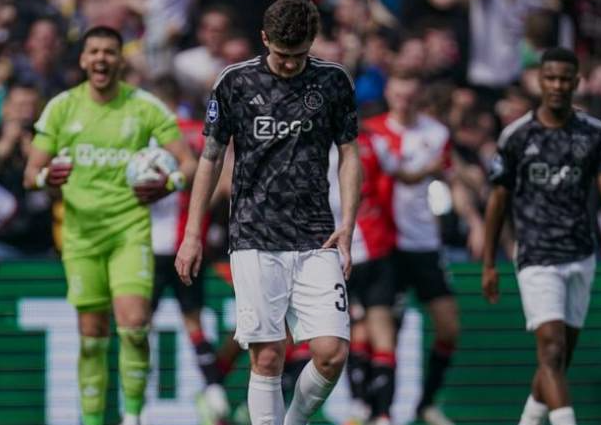 Ajax verliest met 6-0 van aartsrivaal Feyenoord in de Nederlandse Eredivisie